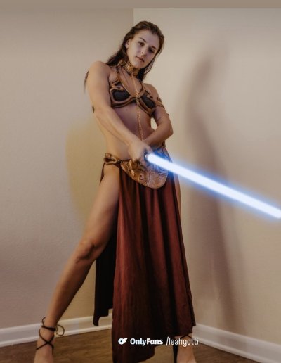 Watch Leah Gotti's leaked NSFW photo on TwXstars