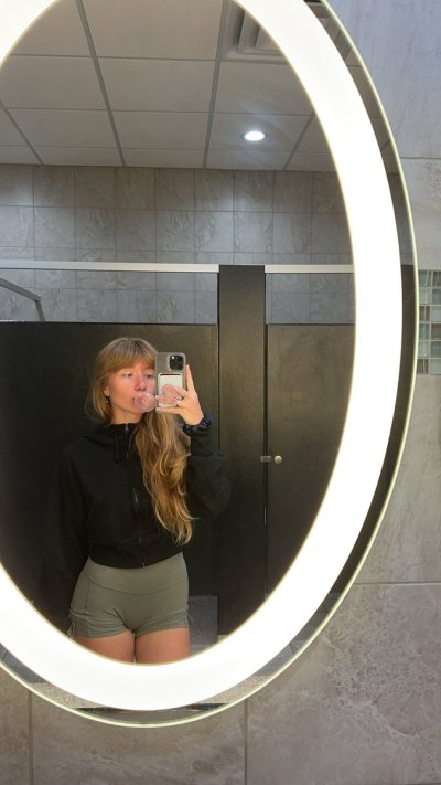 Watch Lilly Elle's leaked NSFW photo on TwXstars