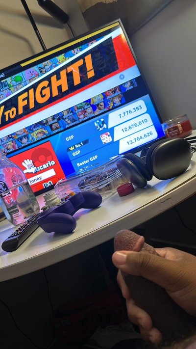 Watch big boy's leaked NSFW photo on TwXstars