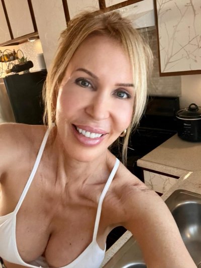 Watch Erica Lauren's leaked NSFW photo on TwXstars