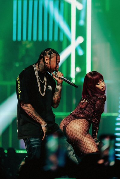 Watch T-Raww's leaked NSFW photo on TwXstars