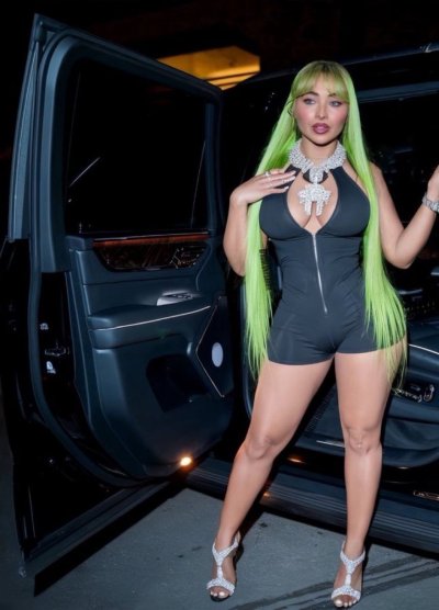 Watch 𝖇𝖆𝖇𝖞𝖙𝖗𝖆𝖉𝖊's leaked NSFW photo on TwXstars