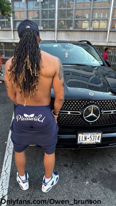 Watch Owen's leaked NSFW photo on TwXstars