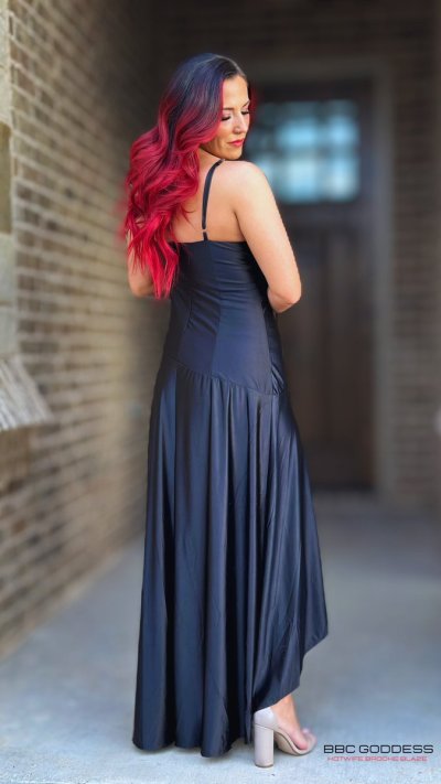 Watch Hotwife Brooke Blaze's leaked NSFW photo on TwXstars