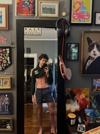 Watch Mark Something's leaked NSFW photo on TwXstars