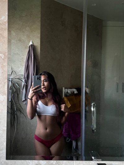 Watch MiaZ's leaked NSFW photo on TwXstars