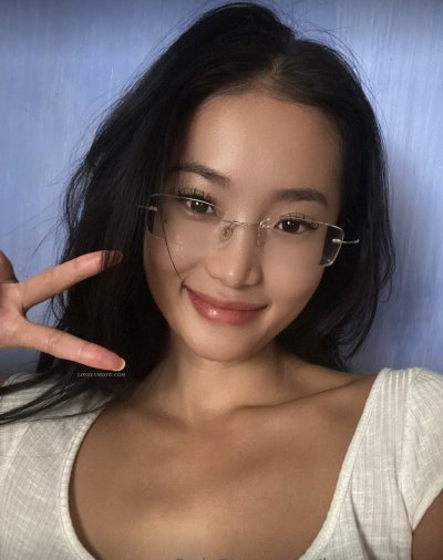 Watch LonelyMeow's leaked NSFW photo on TwXstars