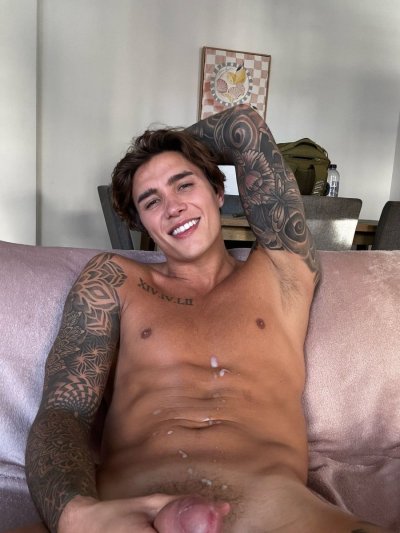 Watch novinhofr21's leaked NSFW photo on TwXstars