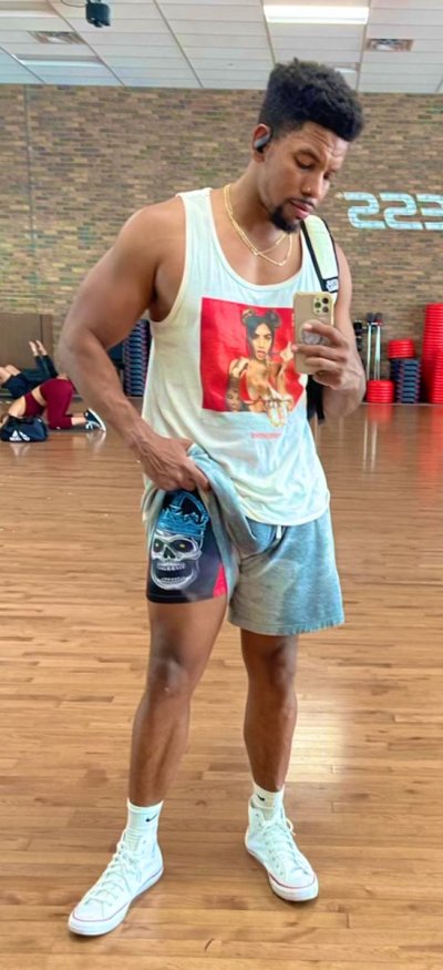 Watch MrSteeleX's leaked NSFW photo on TwXstars