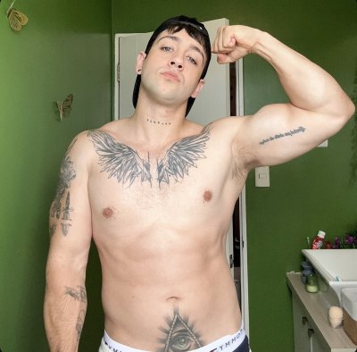 Watch Noah Pells 400K's leaked NSFW photo on TwXstars