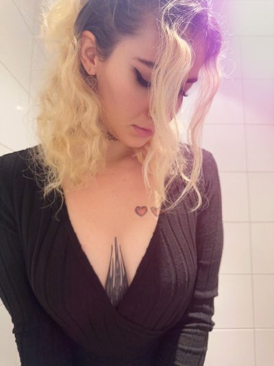 Watch Lana Litt's leaked NSFW photo on TwXstars