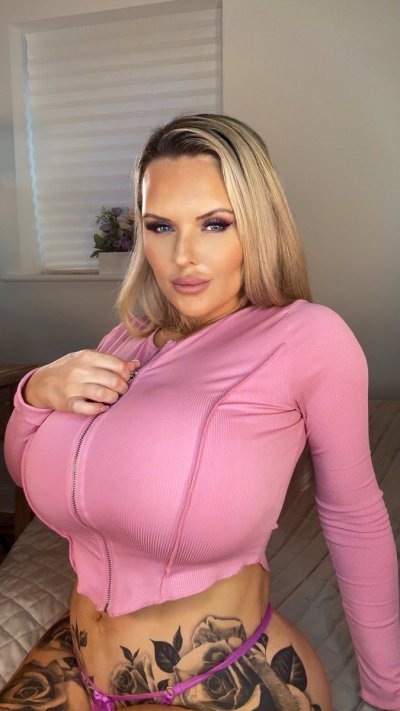 Watch Cristina Fox's leaked NSFW photo on TwXstars