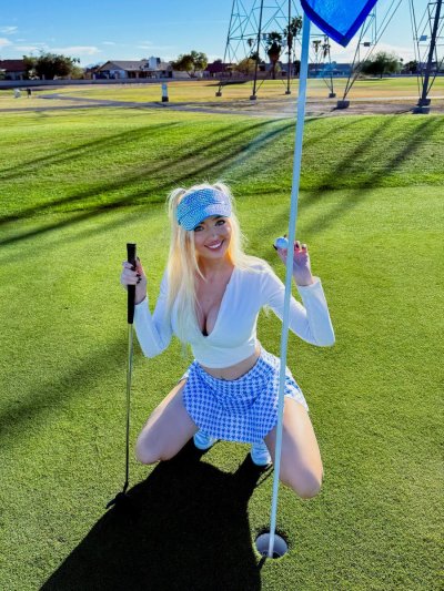 Watch Kristen Lanae's leaked NSFW photo on TwXstars