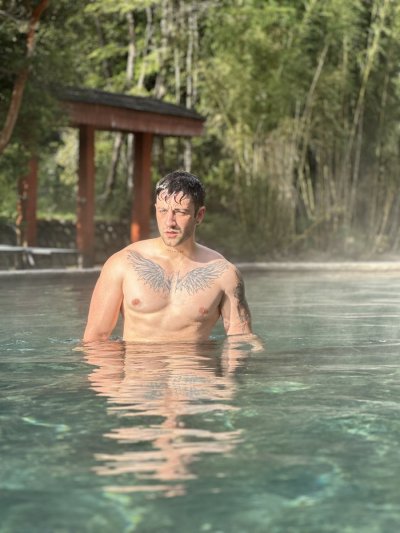 Watch Noah Pells 400K's leaked NSFW photo on TwXstars