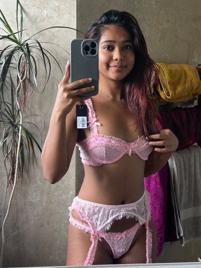 Watch MiaZ's leaked NSFW photo on TwXstars