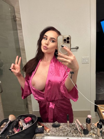 Watch Emily Norman's leaked NSFW photo on TwXstars