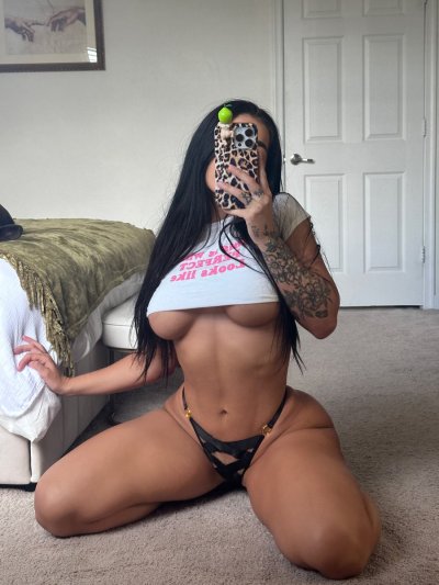 Watch Emily Rinaudo's leaked NSFW photo on TwXstars