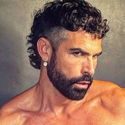 Watch D.O. 🇦🇷🇺🇸🇪🇸🇬🇧's leaked NSFW photo on TwXstars