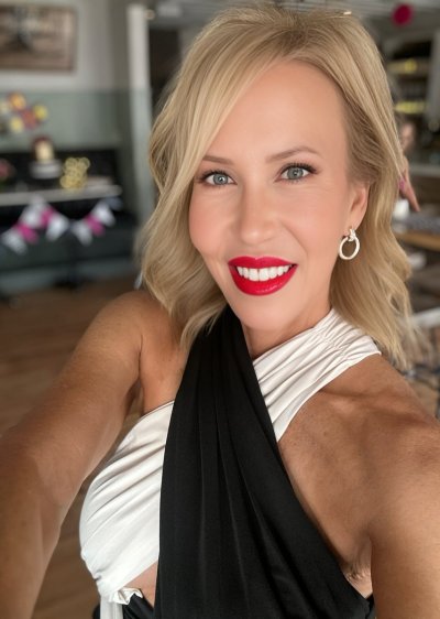 Watch Erica Lauren's leaked NSFW photo on TwXstars