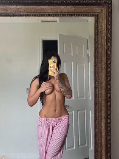 Watch Emily Rinaudo's leaked NSFW photo on TwXstars