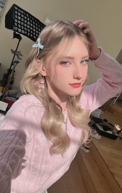 Watch Melody's leaked NSFW photo on TwXstars