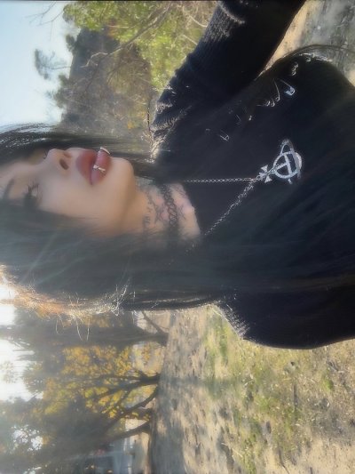 Watch zombrii 🤍's leaked NSFW photo on TwXstars