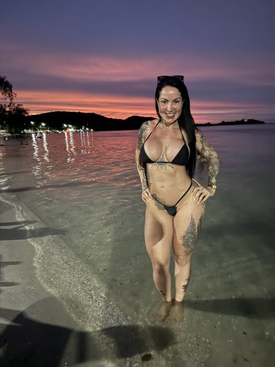 Watch Elisa Sanches's leaked NSFW photo on TwXstars