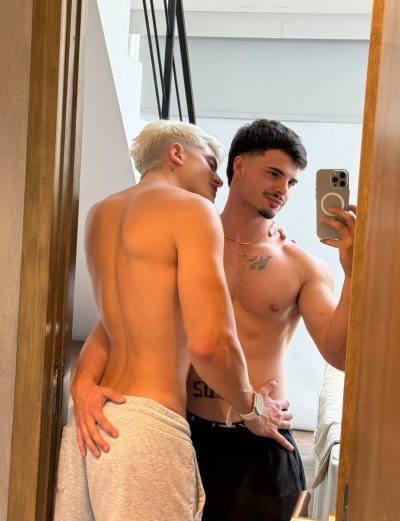 Watch KR⚡️'s leaked NSFW photo on TwXstars