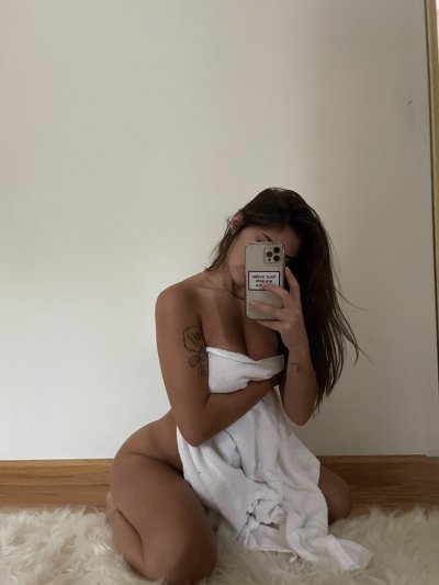 Watch Katie Murch's leaked NSFW photo on TwXstars