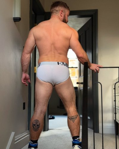 Watch Gabriel Cross's leaked NSFW photo on TwXstars