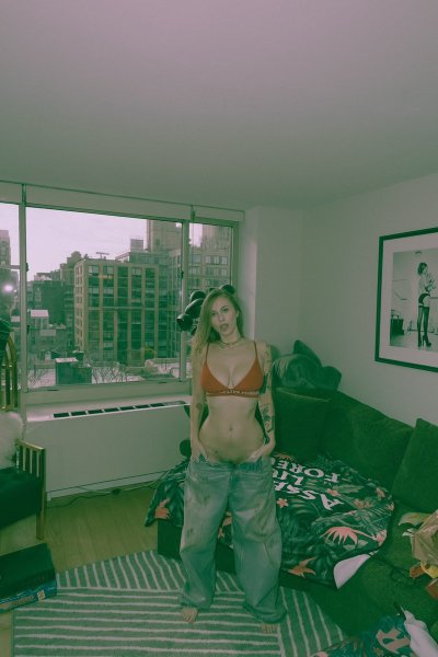 Watch Angel Youngs😇's leaked NSFW photo on TwXstars