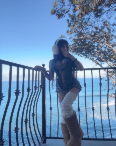 Watch zombrii 🤍's leaked NSFW photo on TwXstars