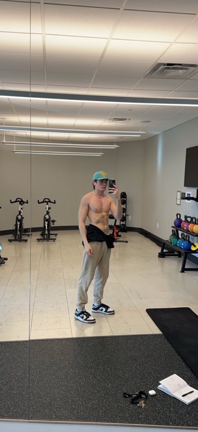 Watch itsevanwade's leaked NSFW photo on TwXstars