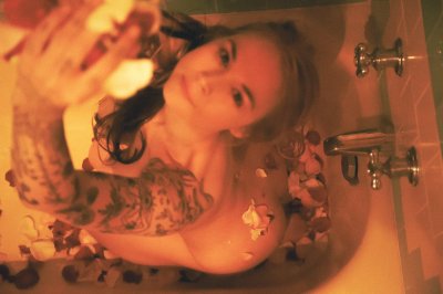 Watch Sarah Vandella's leaked NSFW photo on TwXstars