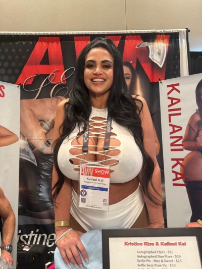 Watch Kailani Kai ❤️'s leaked NSFW photo on TwXstars