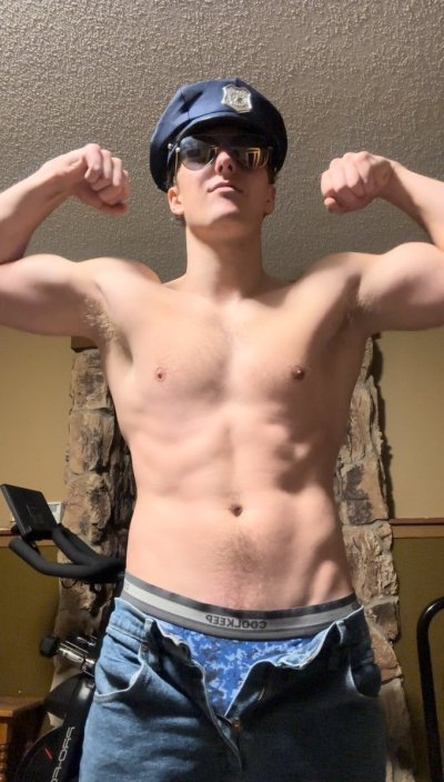 Watch Loganwallcb (18+)'s leaked NSFW photo on TwXstars