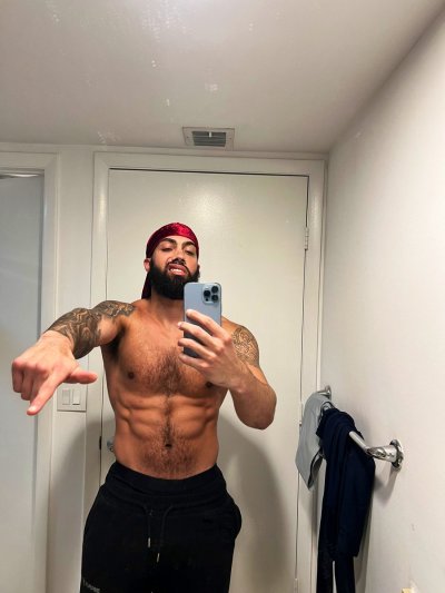 Watch King James 👑's leaked NSFW photo on TwXstars