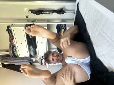 Watch Christian Levine's leaked NSFW photo on TwXstars