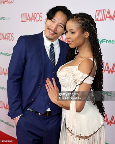 Watch Kira Noir's leaked NSFW photo on TwXstars