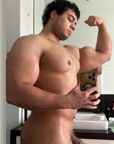 Watch Pedro's leaked NSFW photo on TwXstars