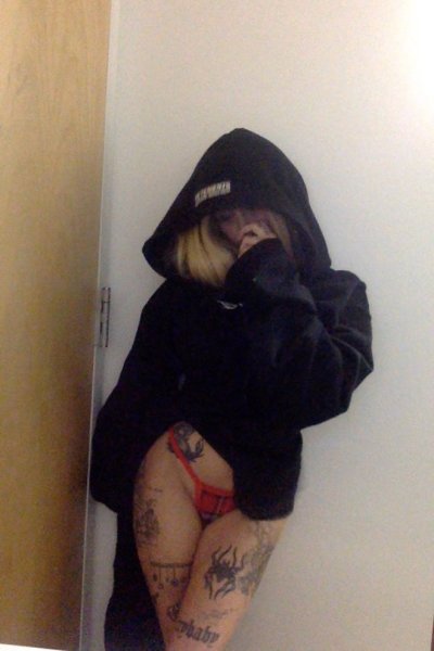 Watch zombrii 🤍's leaked NSFW photo on TwXstars