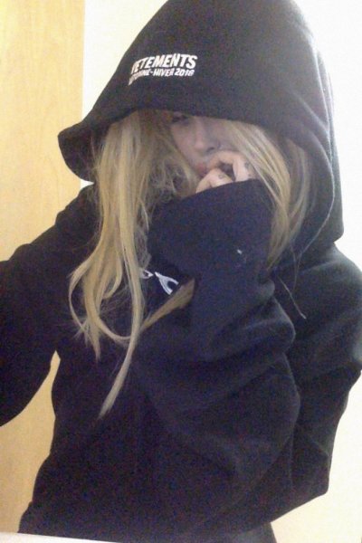 Watch zombrii 🤍's leaked NSFW photo on TwXstars