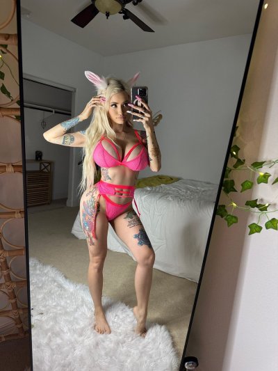 Watch Goon Goddess 👑's leaked NSFW photo on TwXstars