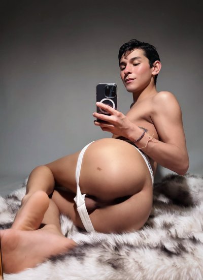 Watch Damien Grey's leaked NSFW photo on TwXstars