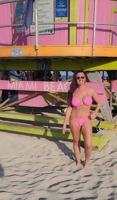 Watch FitLakeMomma 🦋 6️⃣7️⃣K's leaked NSFW photo on TwXstars