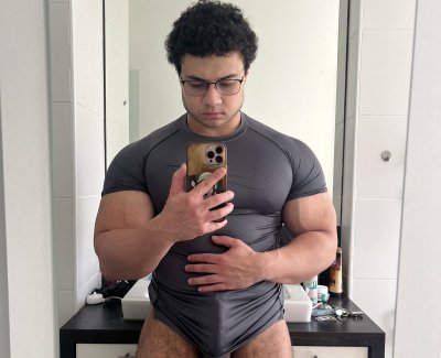 Watch Pedro's leaked NSFW photo on TwXstars