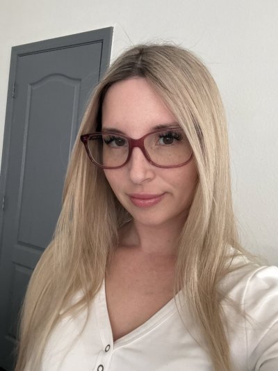 Watch Piper Perri's leaked NSFW photo on TwXstars