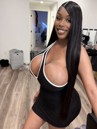 Watch Lia Lovely's leaked NSFW photo on TwXstars