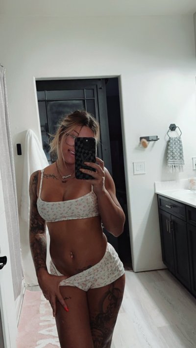 Watch l i t t l e b u f f b a b e's leaked NSFW photo on TwXstars