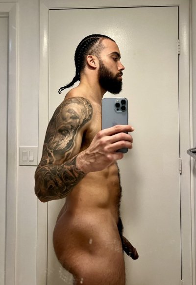 Watch King James 👑's leaked NSFW photo on TwXstars